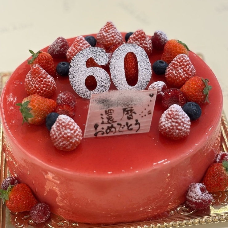 還暦の赤いケーキ